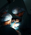 Các bác sỹ Bệnh viện Đa khoa tỉnh Quảng Trị thực hiện phẫu thuật Soave cắt đoạn đại trực tràng vô hạch