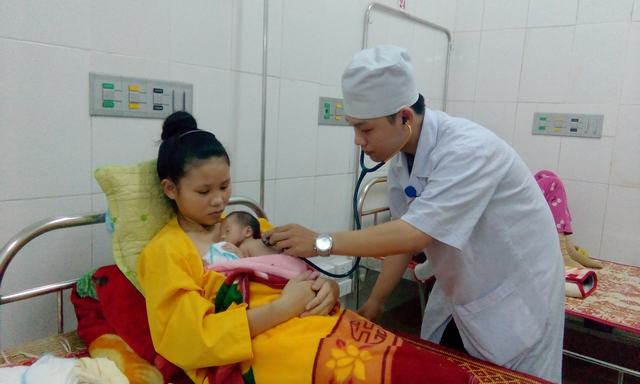 Bệnh nhi đang được điều trị tại BVĐK tỉnh Quảng Trị